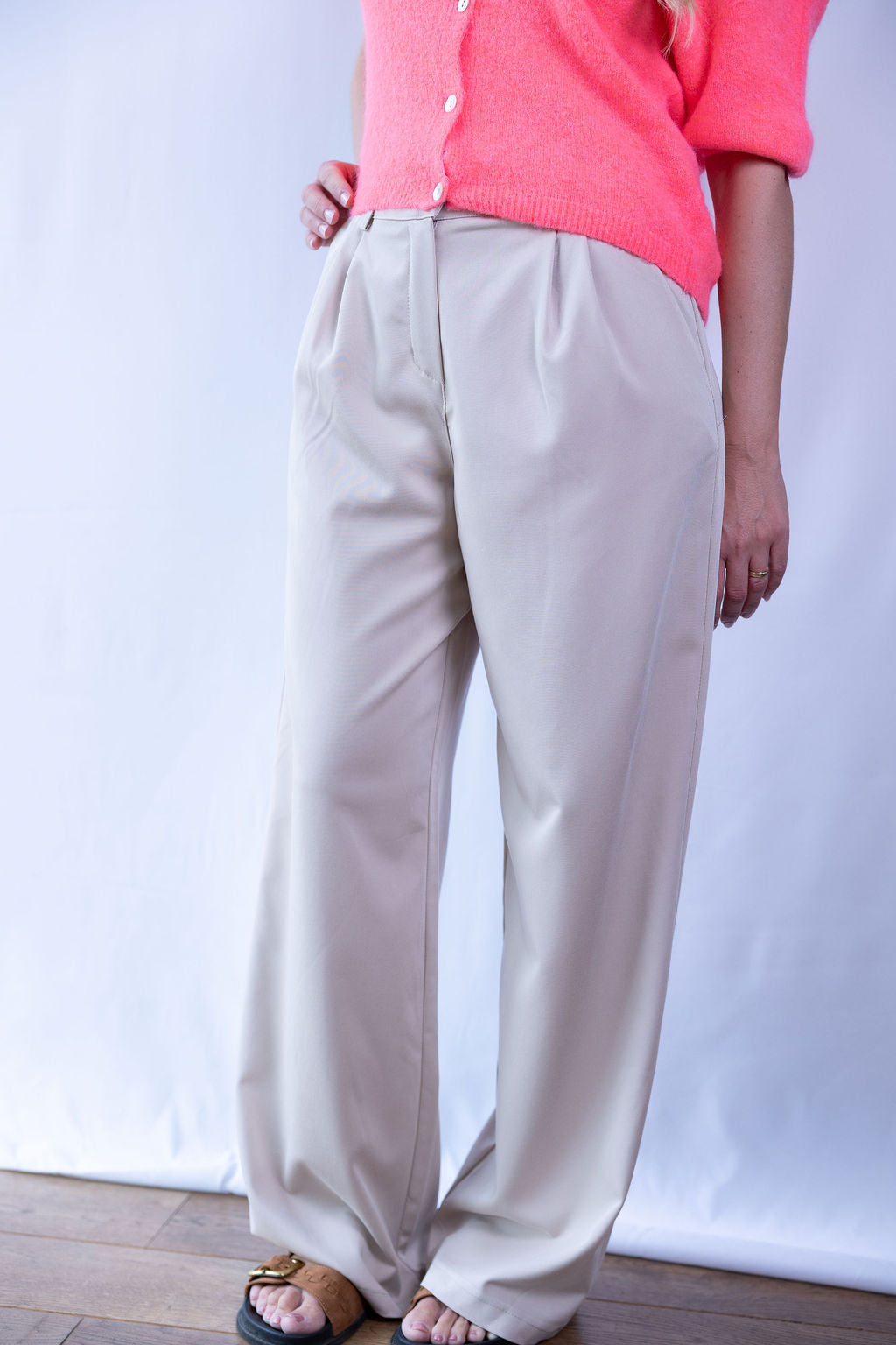 Hose mit Bundfalte – weites Bein & hoher Bund
