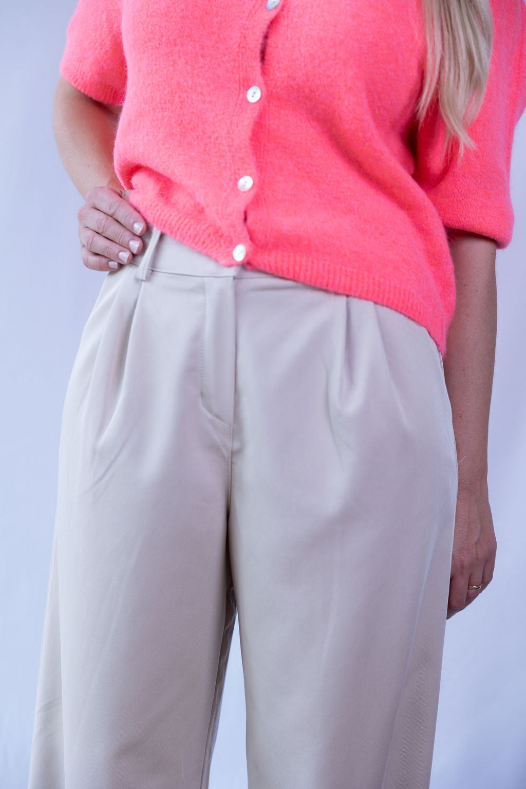 Hose mit Bundfalte – weites Bein & hoher Bund