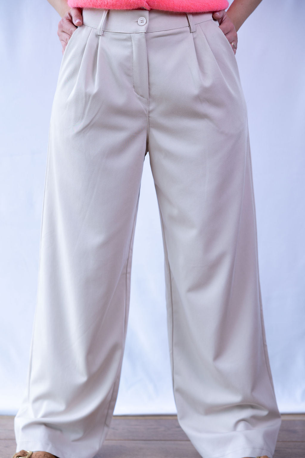 Hose mit Bundfalte – weites Bein & hoher Bund