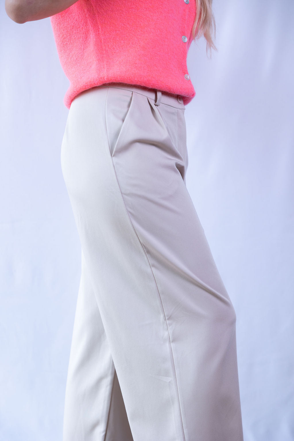 Hose mit Bundfalte – weites Bein & hoher Bund