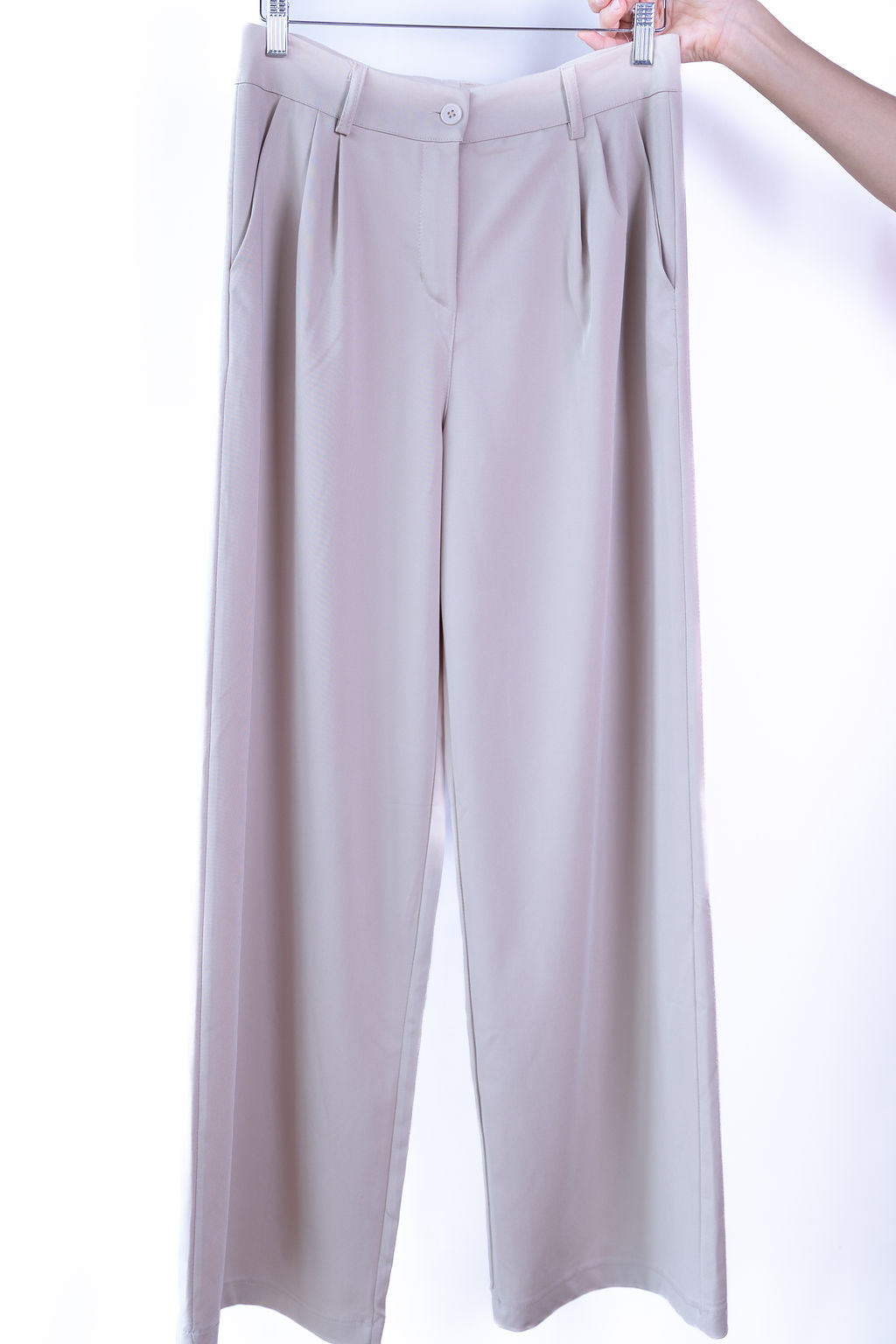 Hose mit Bundfalte – weites Bein & hoher Bund