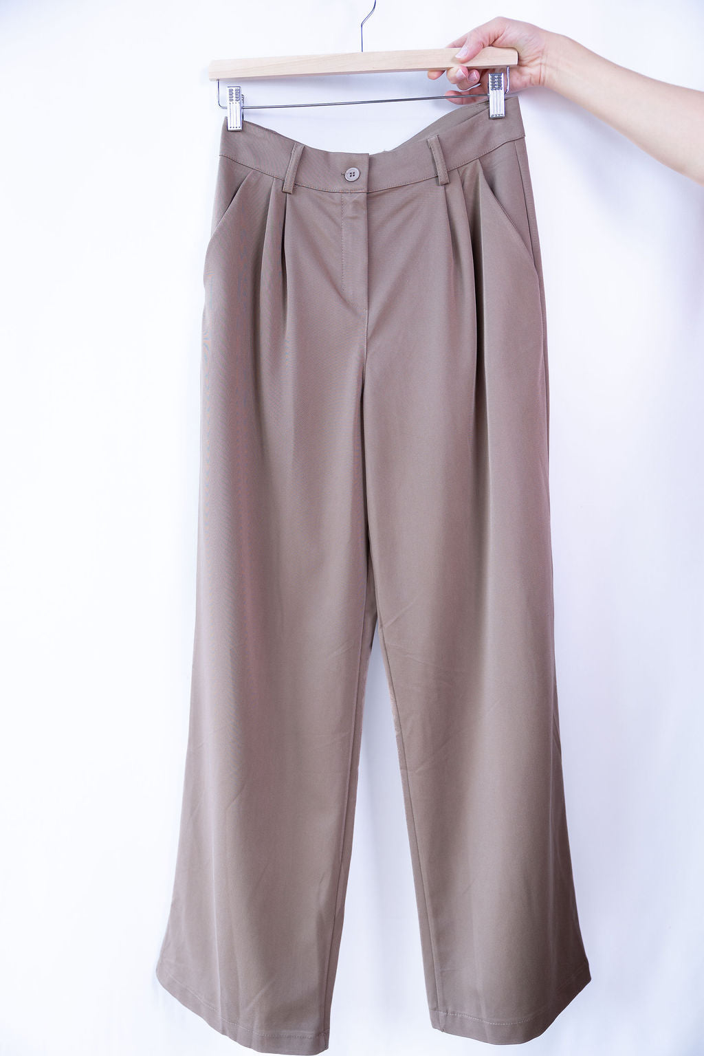 Hose mit Bundfalte – weites Bein & hoher Bund