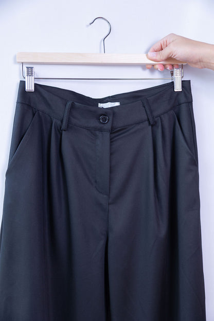 Hose mit Bundfalte – weites Bein & hoher Bund
