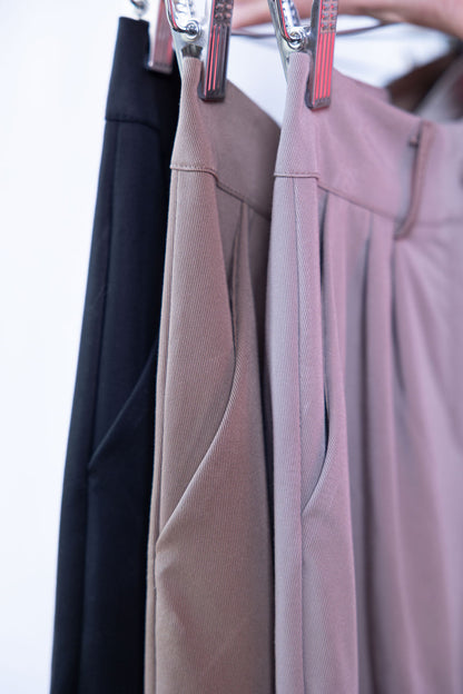Hose mit Bundfalte – weites Bein & hoher Bund